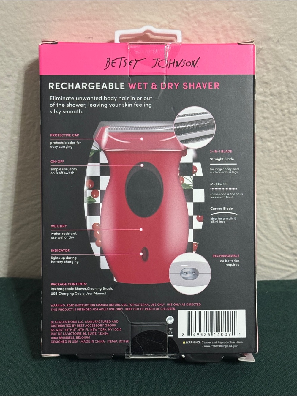 Betsey Johnson Red Rechargeable Wet & Dry Shaver - Picture 2 of 2